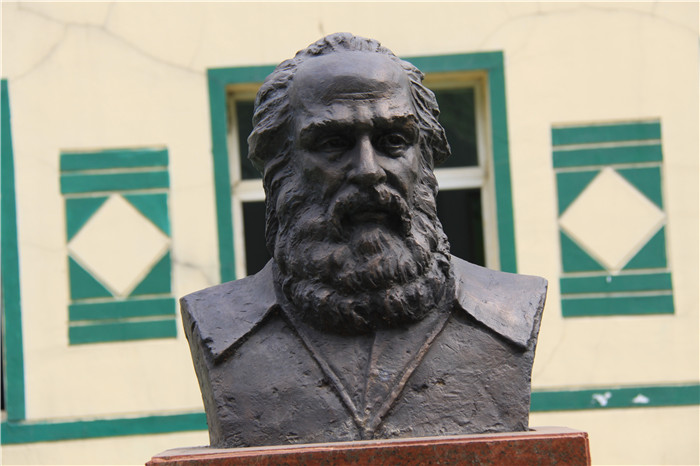 人物纪念头像雕塑