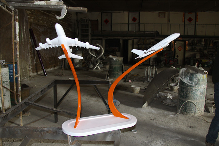 飞机造型雕塑