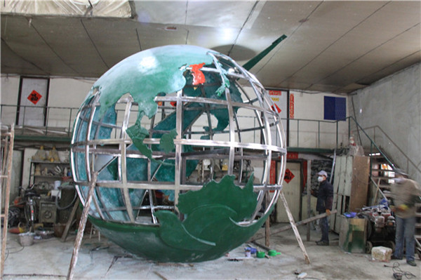 地球仪造型雕塑