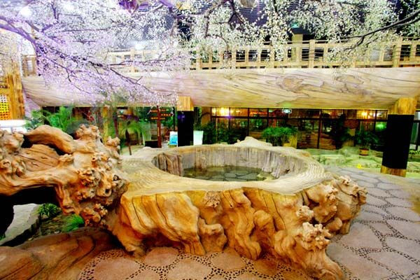 温泉会所仿木雕塑