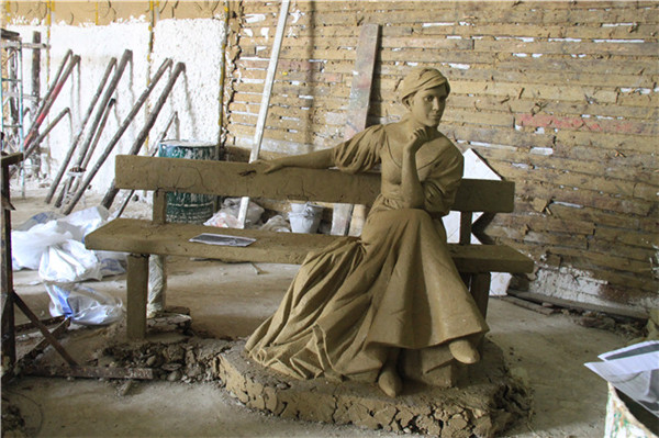 泥稿人物雕塑