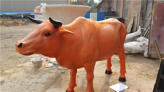 牛彩绘雕塑
