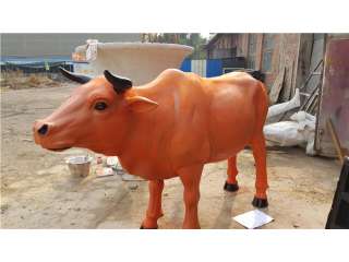牛彩绘雕塑